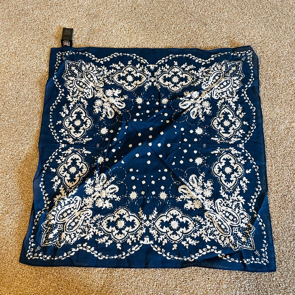 New FRYE Classic Blue Paisley Cotton Bandana Tie Scarf Boho